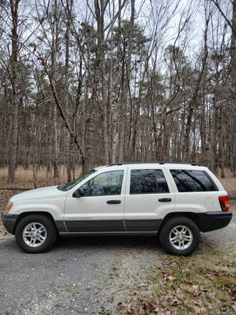 2004 Jeep Grand Cherokee Laredo 4dr 4x2 Automatic — photo 2