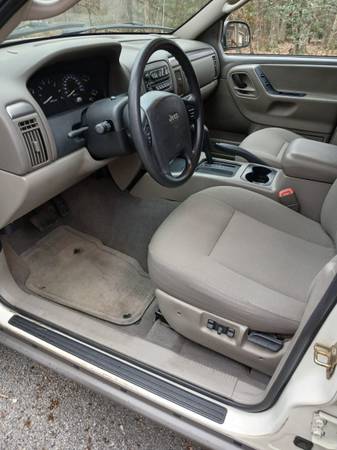 2004 Jeep Grand Cherokee Laredo 4dr 4x2 Automatic — photo 6