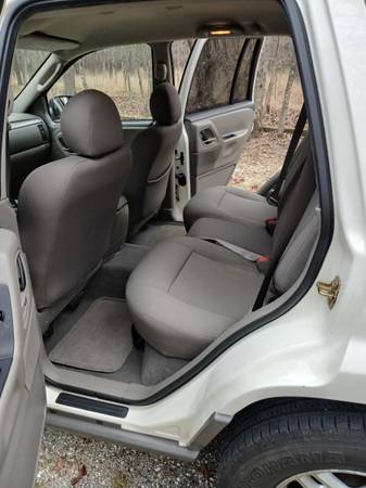 2004 Jeep Grand Cherokee Laredo 4dr 4x2 Automatic — photo 11