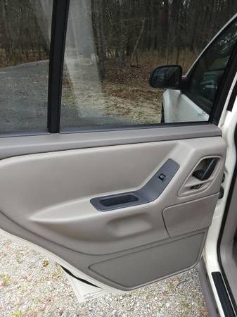 2004 Jeep Grand Cherokee Laredo 4dr 4x2 Automatic — photo 10