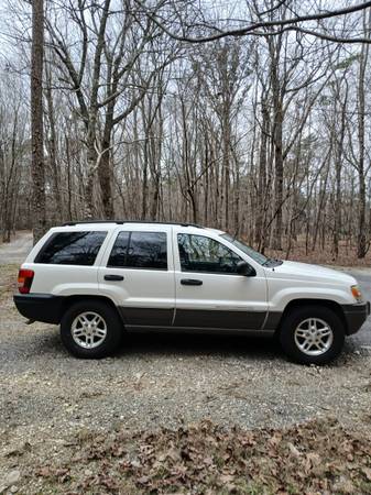 2004 Jeep Grand Cherokee Laredo 4dr 4x2 Automatic — photo 1