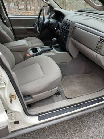 2004 Jeep Grand Cherokee Laredo 4dr 4x2 Automatic — photo 8