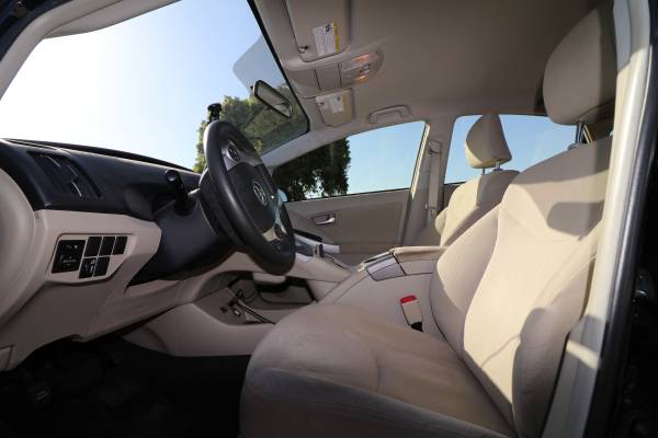 2013 Toyota Prius Two 5dr Hatchback CVT — photo 7