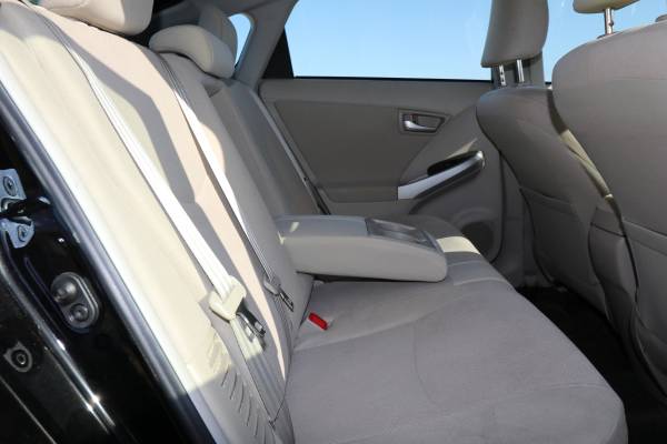 2013 Toyota Prius Two 5dr Hatchback CVT — photo 5
