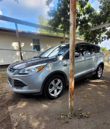 2014 Ford Escape SE 4dr Front-wheel Drive Automatic — photo 1