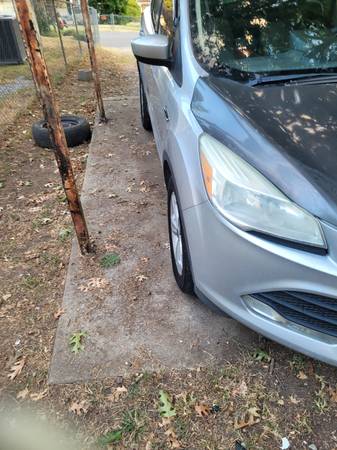 2014 Ford Escape SE 4dr Front-wheel Drive Automatic — photo 3