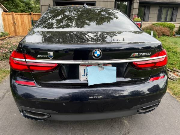 2017 BMW 750 i xDrive — photo 4