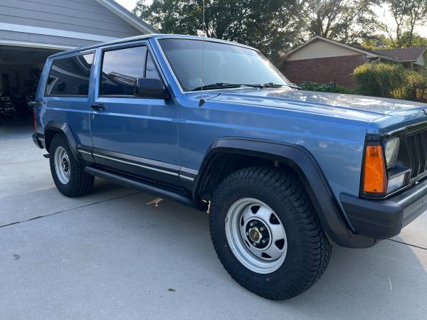 1989 Jeep Cherokee Base 4dr SUV — photo 5