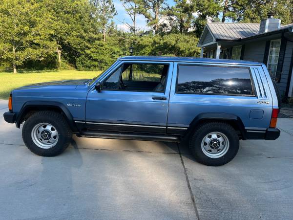 1989 Jeep Cherokee Base 4dr SUV — photo 2