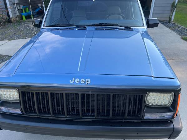 1989 Jeep Cherokee Base 4dr SUV — photo 4