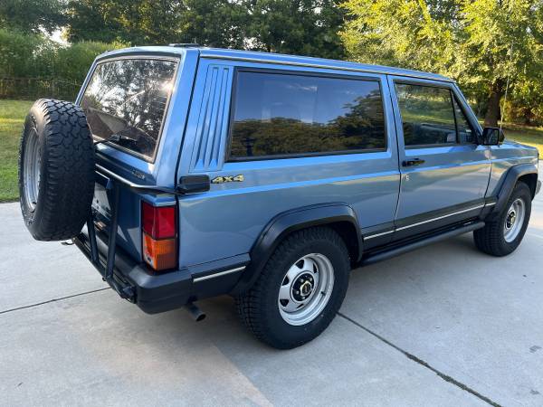 1989 Jeep Cherokee Base 4dr SUV — photo 6