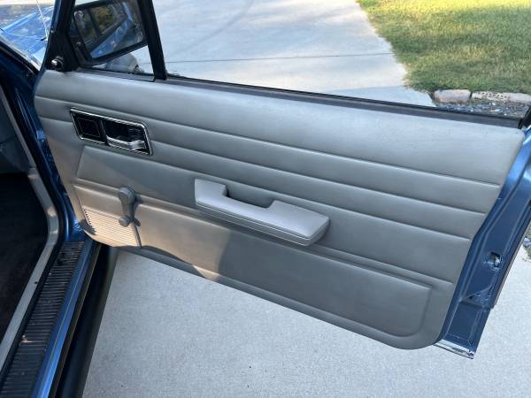 1989 Jeep Cherokee Base 4dr SUV — photo 12