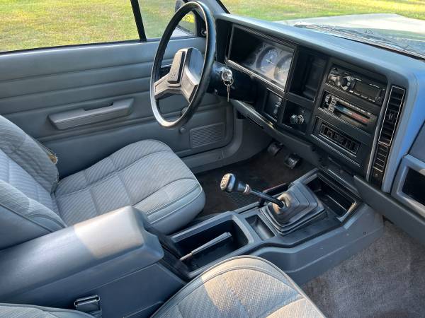 1989 Jeep Cherokee Base 4dr SUV — photo 10