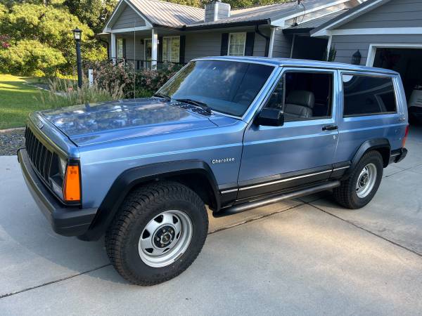1989 Jeep Cherokee Base 4dr SUV — photo 3