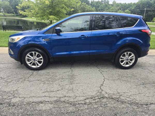 2017 Ford Escape SE 4dr Front-wheel Drive Automatic — photo 3