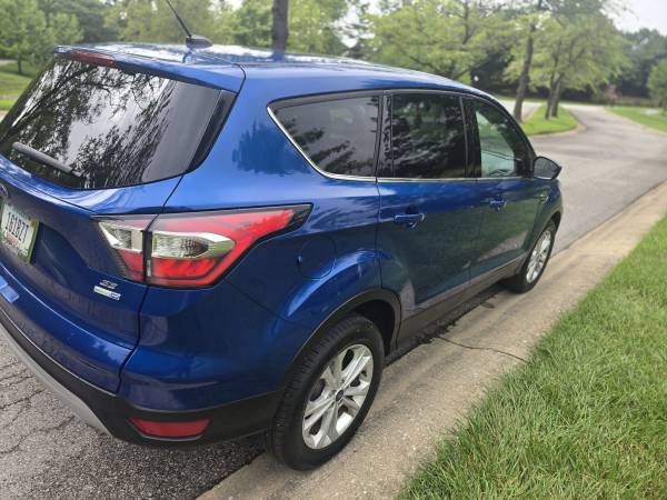 2017 Ford Escape SE 4dr Front-wheel Drive Automatic — photo 5