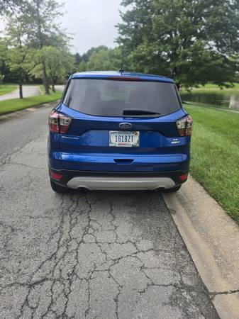 2017 Ford Escape SE 4dr Front-wheel Drive Automatic — photo 4