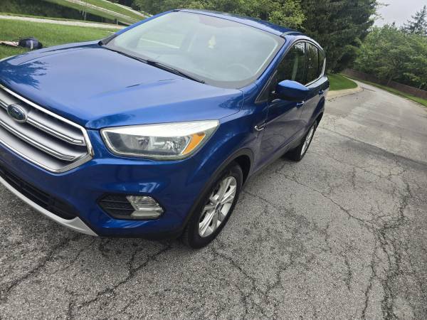 2017 Ford Escape SE 4dr Front-wheel Drive Automatic — photo 2