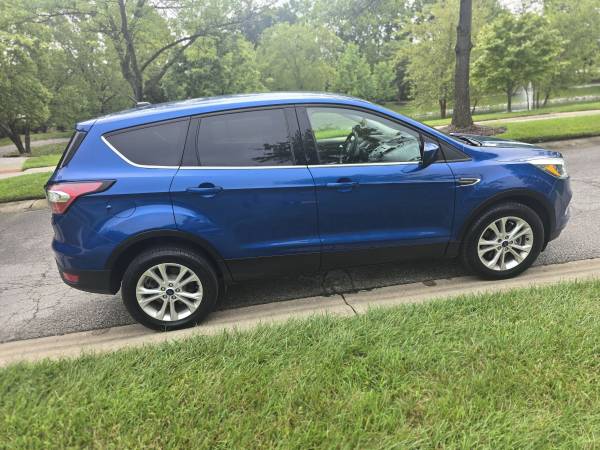 2017 Ford Escape SE 4dr Front-wheel Drive Automatic — photo 6