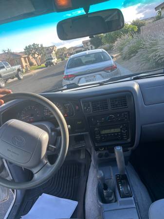 2000 Toyota Tacoma Base — photo 5