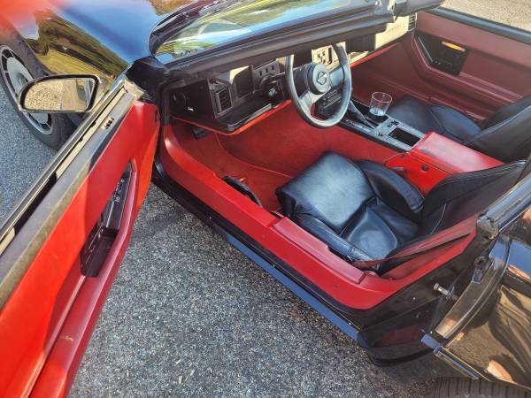 1984 Chevrolet Corvette Base 2dr Hatchback — photo 4