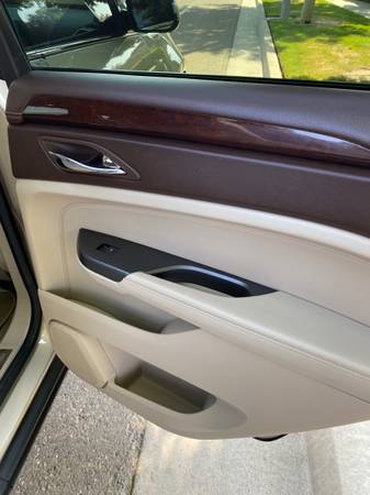 2012 Cadillac SRX Base 4dr Front-wheel Drive Automatic — photo 6
