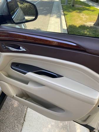 2012 Cadillac SRX Base 4dr Front-wheel Drive Automatic — photo 8