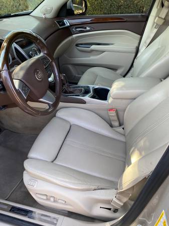 2012 Cadillac SRX Base 4dr Front-wheel Drive Automatic — photo 2