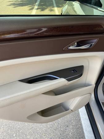 2012 Cadillac SRX Base 4dr Front-wheel Drive Automatic — photo 4
