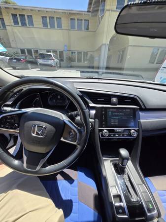 2018 Honda Civic EX-L 4dr Hatchback CVT — photo 11