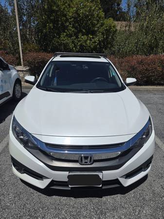 2018 Honda Civic EX-L 4dr Hatchback CVT — photo 1