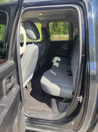 2015 RAM 1500 Express 4x4 Quad Cab 140 in. WB Automatic — photo 3