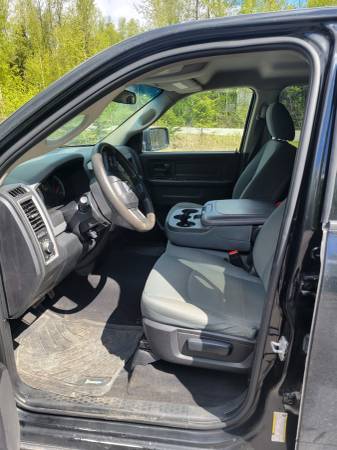 2015 RAM 1500 Express 4x4 Quad Cab 140 in. WB Automatic — photo 2