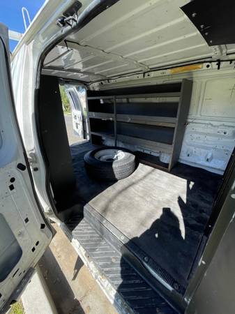 2002 Ford E 250 Commercial Cargo Van Automatic — photo 9