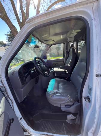 2002 Ford E 250 Commercial Cargo Van Automatic — photo 5