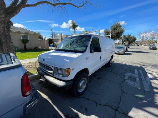 2002 Ford E 250 Commercial Cargo Van Automatic — photo 4