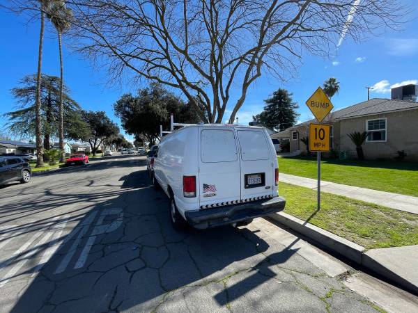 2002 Ford E 250 Commercial Cargo Van Automatic — photo 2