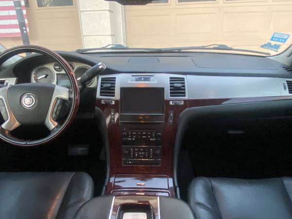 2014 Cadillac Escalade Base — photo 7