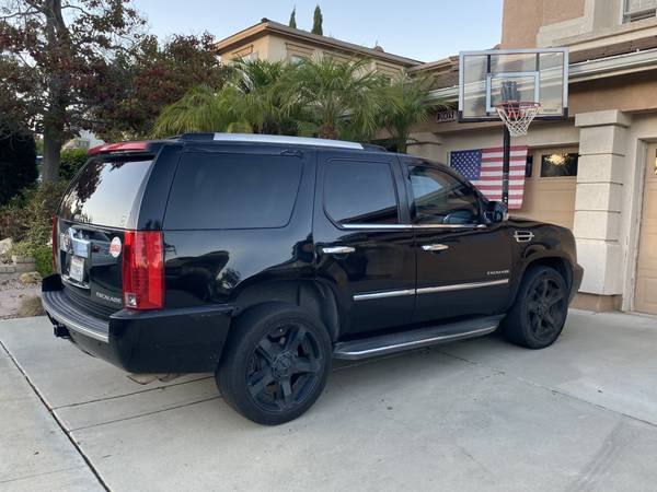 2014 Cadillac Escalade Base — photo 2