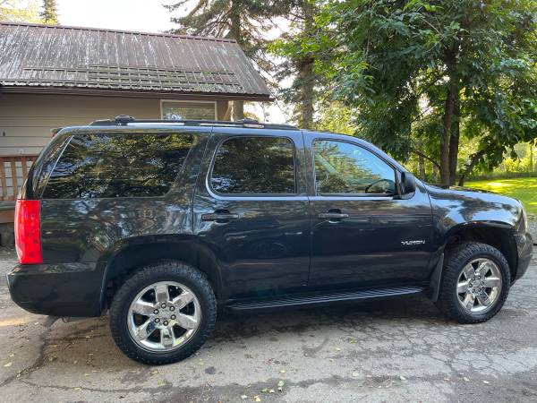 2011 GMC Yukon SLT 4x4 Automatic — photo 2