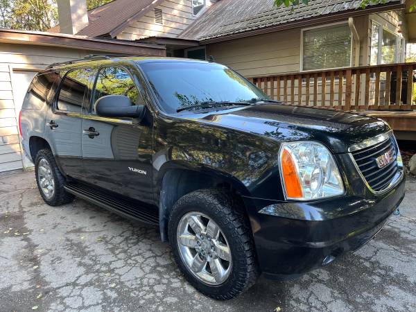2011 GMC Yukon SLT 4x4 Automatic — photo 1