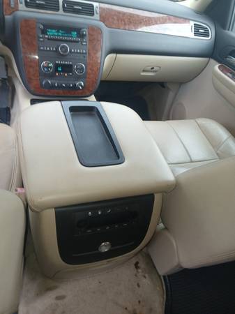 2009 Chevrolet Suburban 1500 LS 4x2 Automatic — photo 11