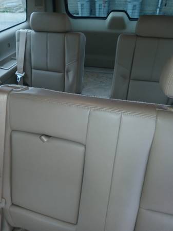 2009 Chevrolet Suburban 1500 LS 4x2 Automatic — photo 12
