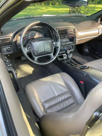 2000 Chevrolet Camaro Base — photo 9