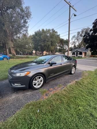 2018 Ford Fusion Hybrid SE 4dr Front-wheel Drive Sedan CVT — photo 1