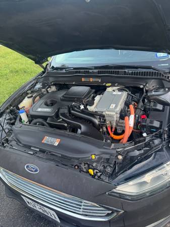 2018 Ford Fusion Hybrid SE 4dr Front-wheel Drive Sedan CVT — photo 5