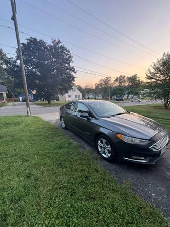 2018 Ford Fusion Hybrid SE 4dr Front-wheel Drive Sedan CVT — photo 3