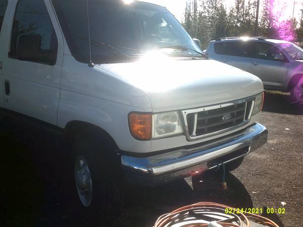2004 Ford E 350 Super Duty XL Wagon Automatic — photo 7