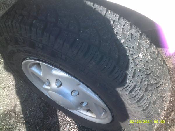 2004 Ford E 350 Super Duty XL Wagon Automatic — photo 2