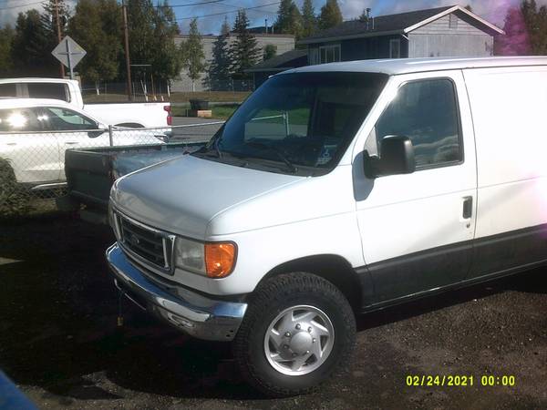 2004 Ford E 350 Super Duty XL Wagon Automatic — photo 1